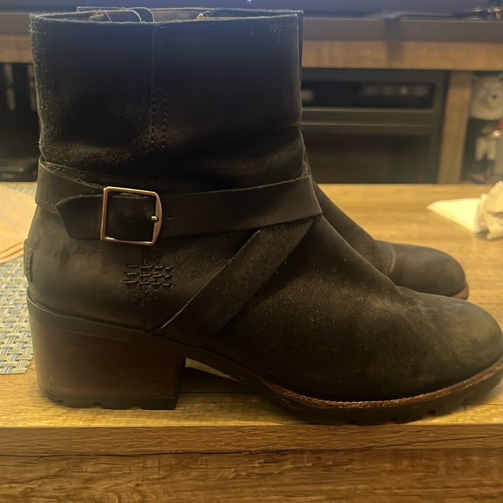 Sorel Cate Leather Buckle Bootie -size 8
